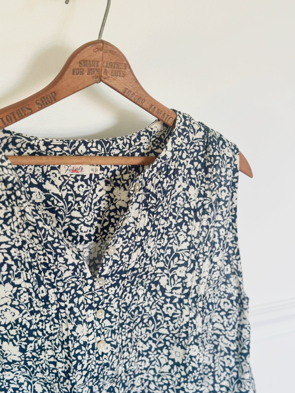 Faherty Isha Linen Floral Pintuck Top XL